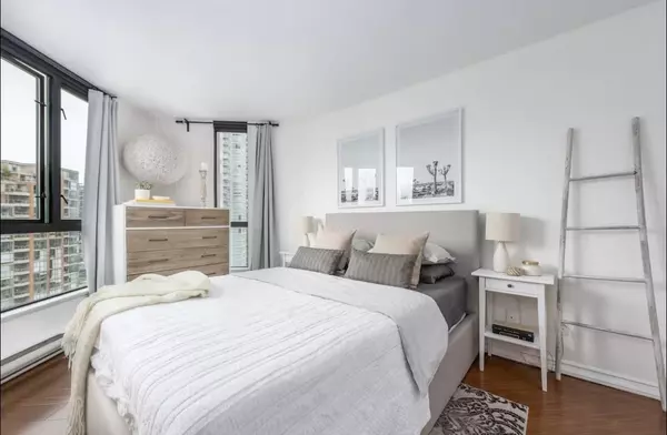 Vancouver, BC V6G 1Y3,907 Beach AVE #1705