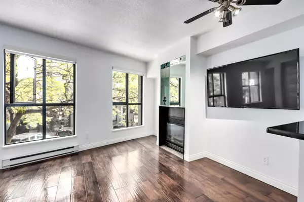 55 Alexander #201, Vancouver, BC V6A 1B2