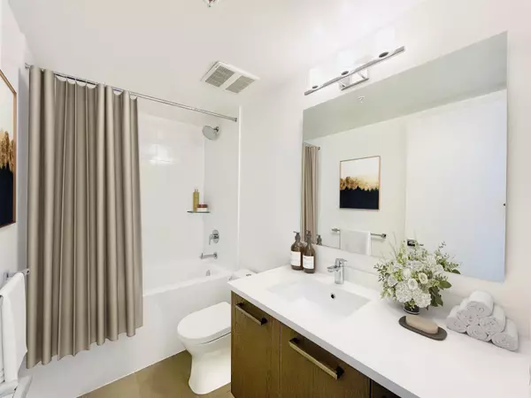 1588 Johnston RD #410 White Rock, BC V4B 3Z7