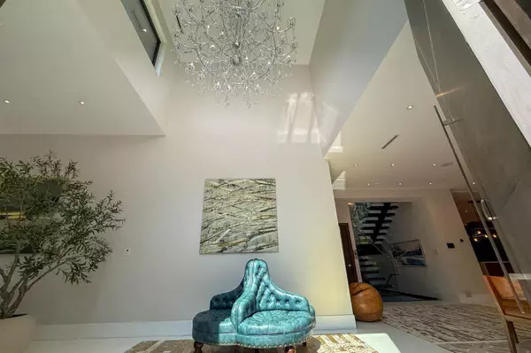 North Vancouver, BC V7R 3T1,4379 Arundel