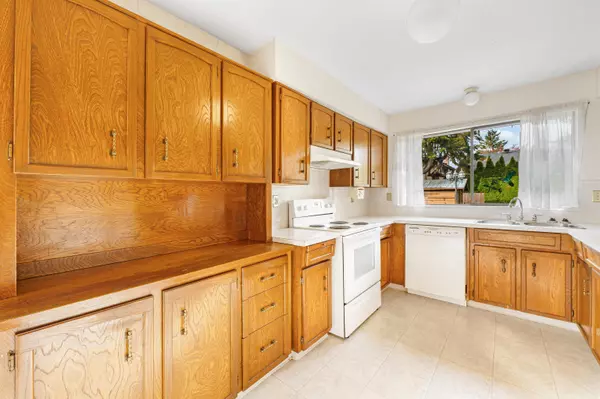 Richmond, BC V7C 1K4,6611 Francis RD