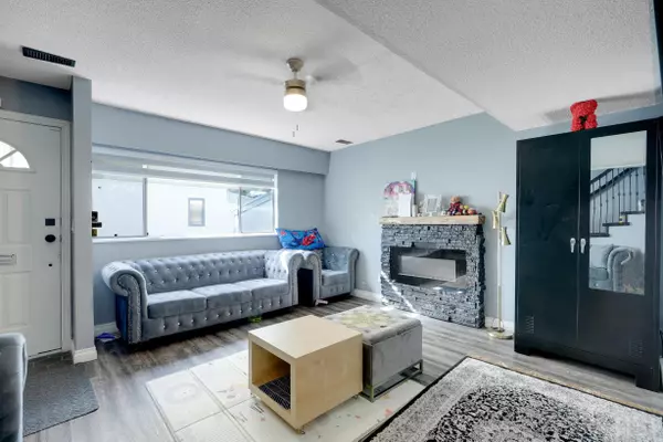 Langley, BC V3A 5X1,5271 204 ST #16