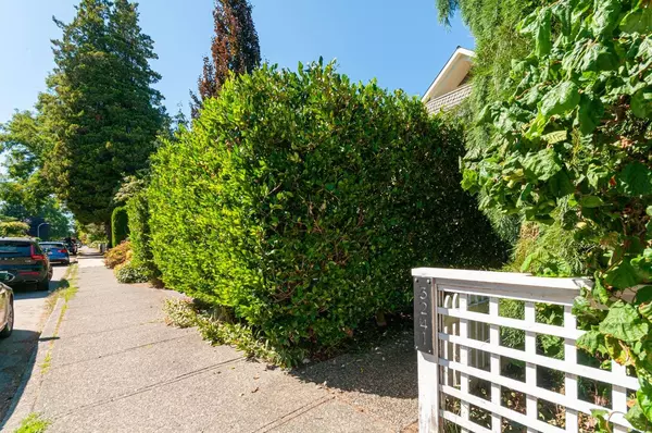 Vancouver, BC V6K 1K9,3241 W 2nd AVE