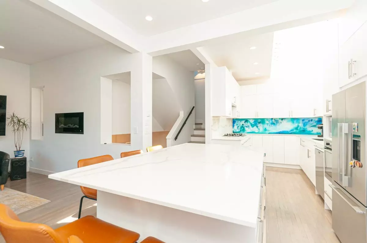 Vancouver, BC V6K 1K9,3241 W 2nd AVE