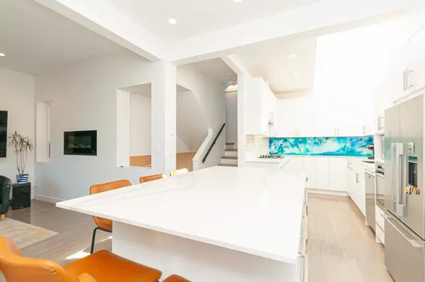 3241 W 2nd AVE, Vancouver, BC V6K 1K9