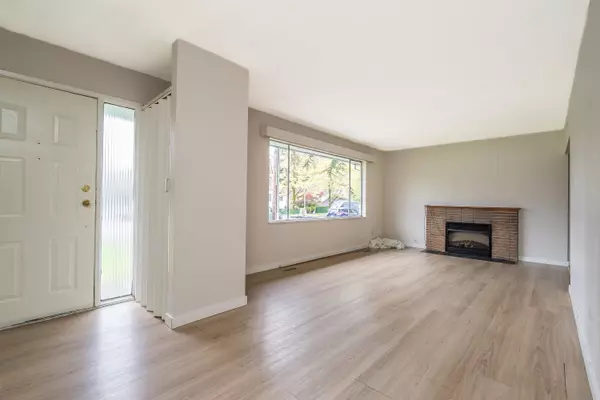 Surrey, BC V3R 4K4,10331 155a ST