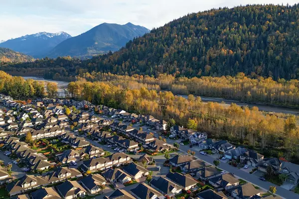 44510 Mclaren DR Chilliwack, BC V2R 0A3