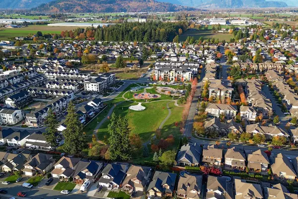 44510 Mclaren DR Chilliwack, BC V2R 0A3