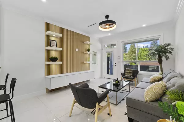 Burnaby, BC V3N 1J9,8073 18th AVE