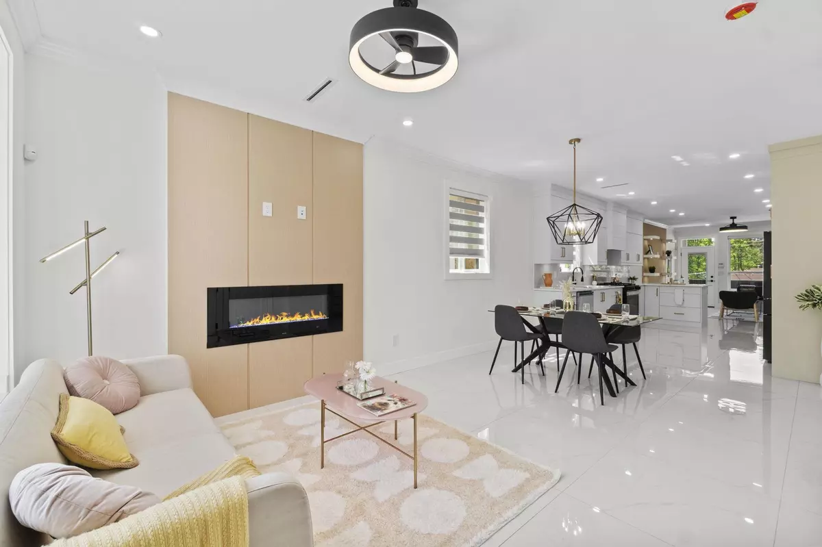 Burnaby, BC V3N 1J9,8073 18th AVE