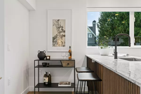 Vancouver, BC V6B 3A4,3590 W 39th AVE #201