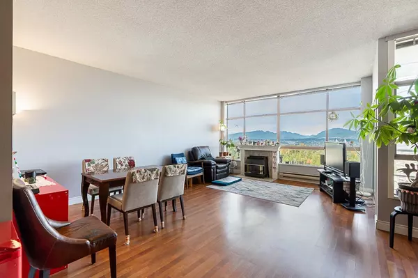 Surrey, BC V3R 0M5,14881 103a AVE #2001