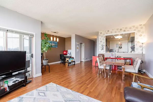 Surrey, BC V3R 0M5,14881 103a AVE #2001