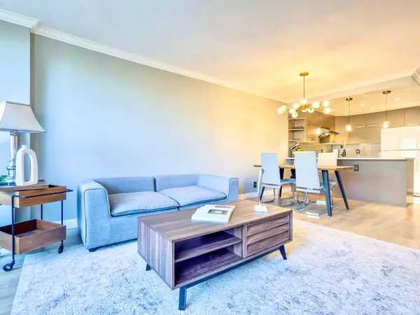 Vancouver, BC V6L 3E3,2140 Briar AVE #209