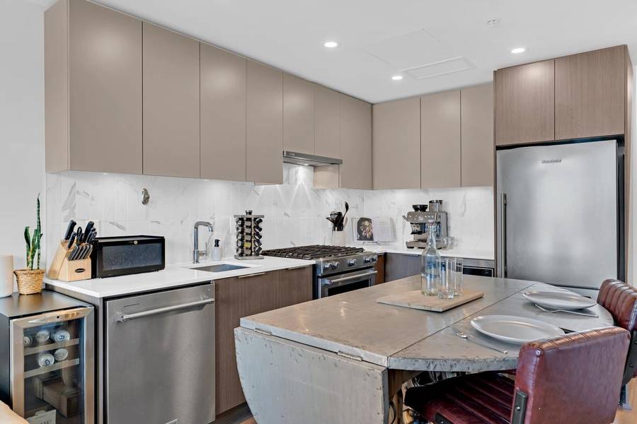 648 Lea AVE #409, Coquitlam, BC V3J 0P1