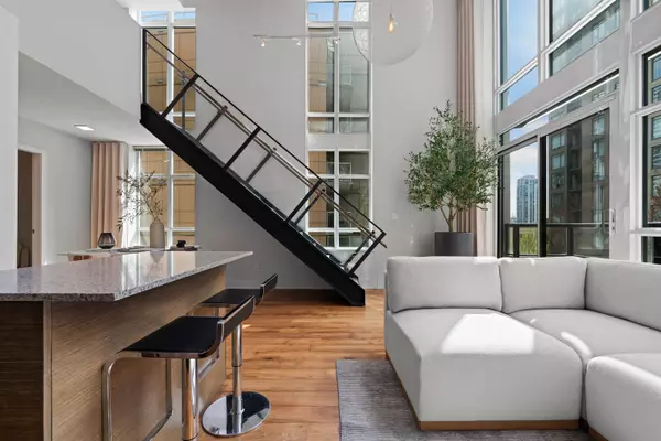 Vancouver, BC V6B 8R2,988 Richards ST #403