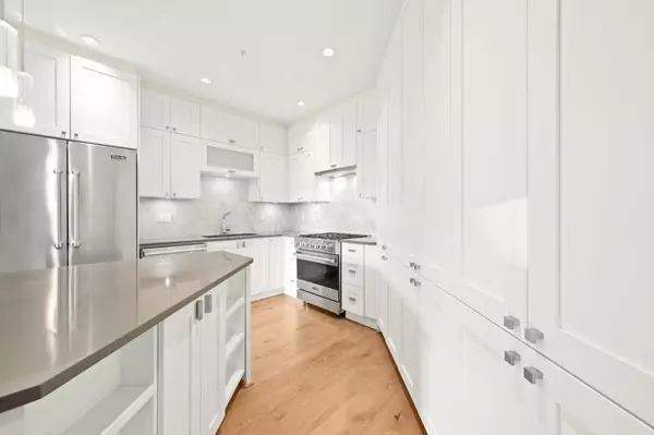 White Rock, BC V4B 2J6,14855 Thrift AVE #213