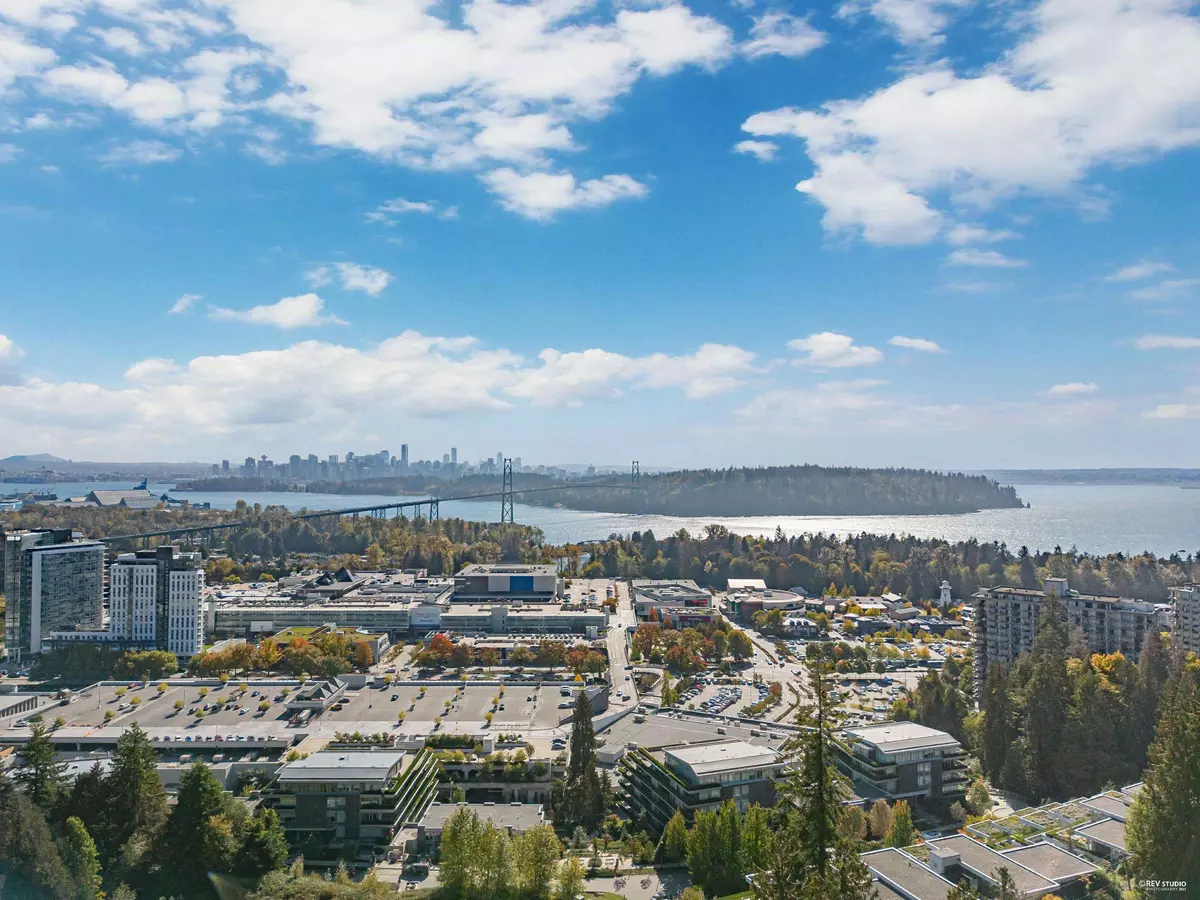 West Vancouver, BC V7T 1J9,875 Esquimalt AVE