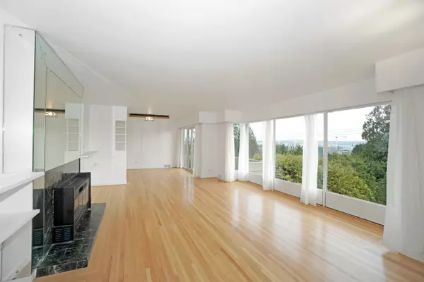 875 Esquimalt AVE West Vancouver, BC V7T 1J9