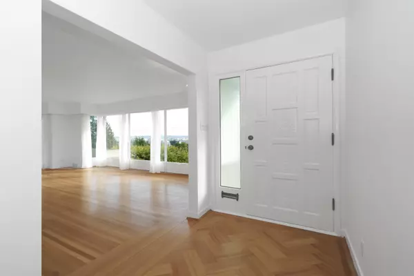 West Vancouver, BC V7T 1J9,875 Esquimalt AVE