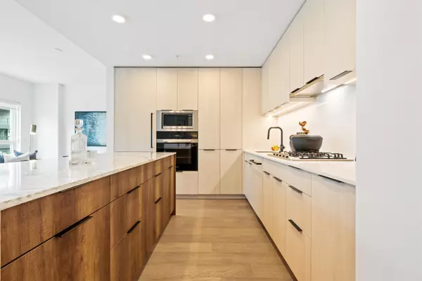 Vancouver, BC V6B 3A4,3590 W 39th AVE #205