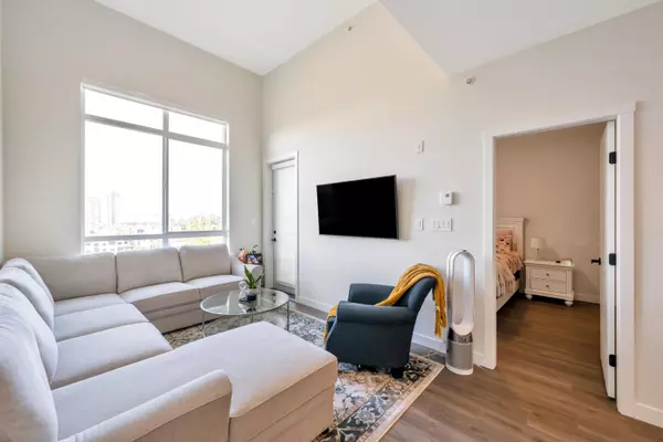 Langley, BC V2Y 3W9,8117 200a ST #615