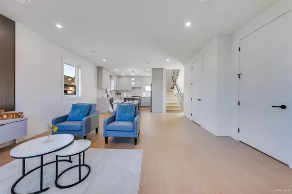 Burnaby, BC V5C 3T7,4211 Graveley ST #1