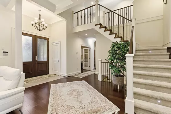 North Vancouver, BC V7R 2K3,1017 Canyon BLVD