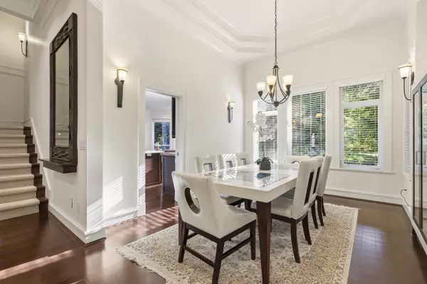 North Vancouver, BC V7R 2K3,1017 Canyon BLVD