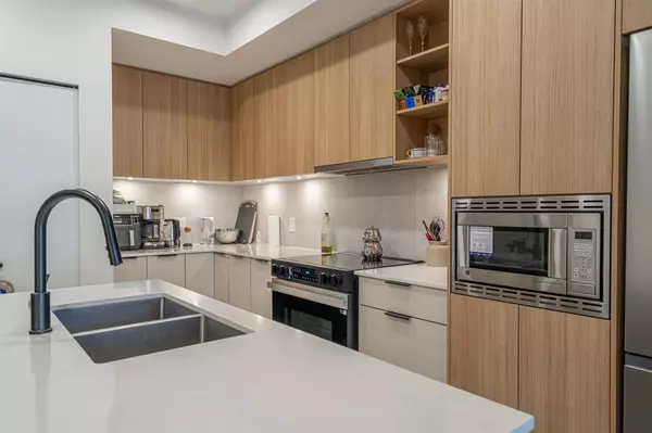 Surrey, BC V3V 0G9,13439 94a AVE #513