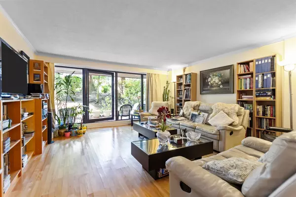 1425 Lamey's Mill RD #10, Vancouver, BC V6H 3W2