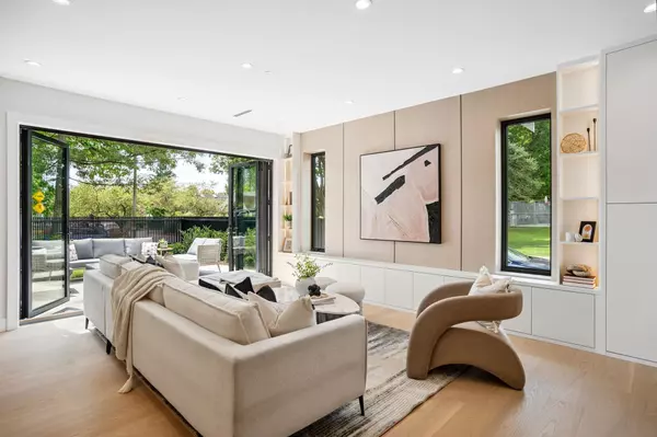 Vancouver, BC V5N 4W7,2307 E 3rd AVE