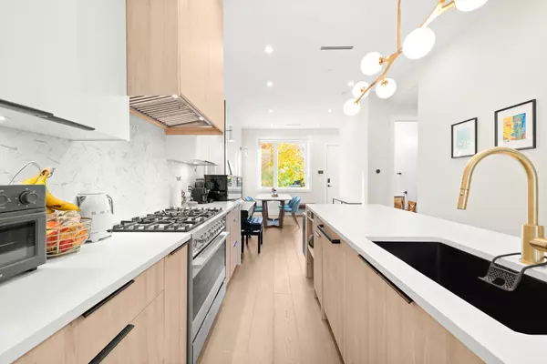 Vancouver, BC V6L 1E4,2815 W 19th AVE