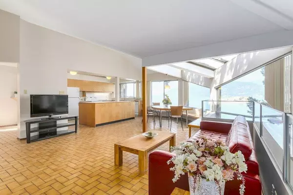 West Vancouver, BC V7W 2S9,6648 Marine DR