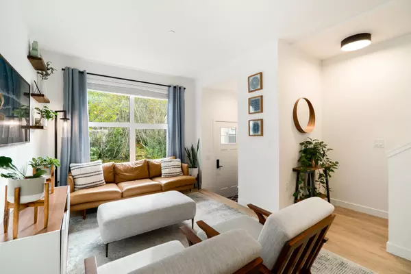 Port Moody, BC V3H 0L6,2834 Hope ST