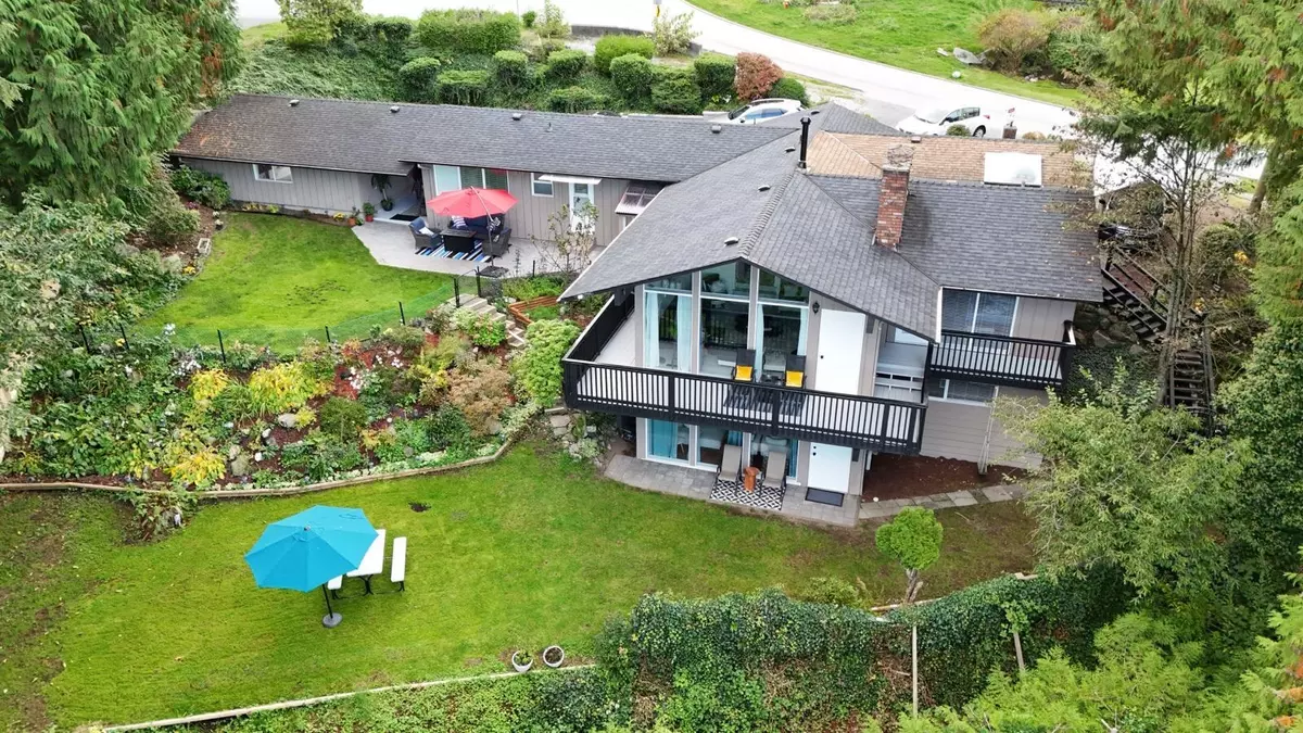 Coquitlam, BC V3C 2H7,953 Ranch Park WAY