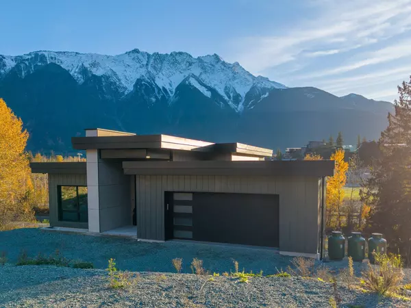 Pemberton, BC V0N 2L3,7653 Seven O'clock DR