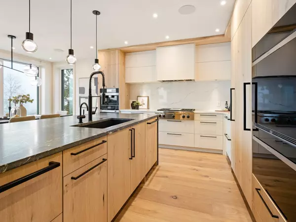 7653 Seven O'clock DR Pemberton, BC V0N 2L3