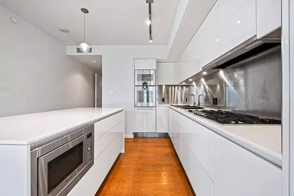 Vancouver, BC V6E 0B3,1151 W Georgia ST #2705