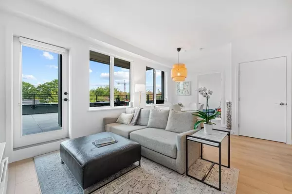 Vancouver, BC V5N 0K1,2450 Garden DR #504