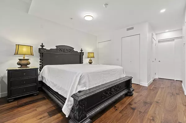 Vancouver, BC V5Z 2Z5,5058 Cambie ST #104