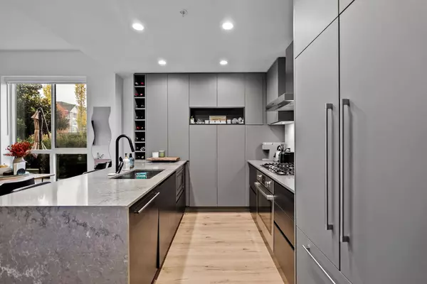 55 Klahanie DR #205, Port Moody, BC V3H 0M9