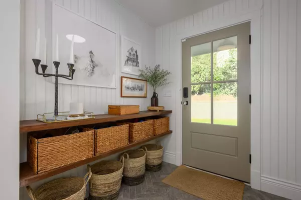 580 Ioco RD Port Moody, BC V3H 2W2