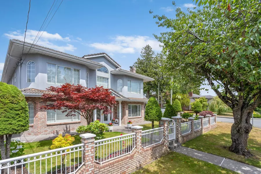 5889 Neville ST, Burnaby, BC V5J 2J3