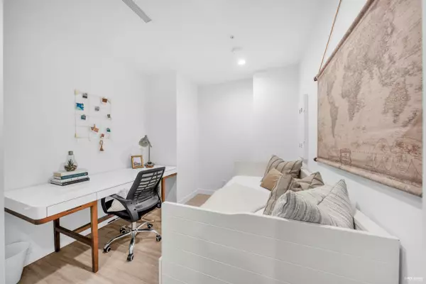 Burnaby, BC V5C 0M1,2311 Beta AVE #505