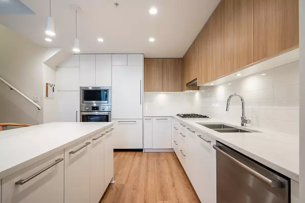 North Vancouver, BC V7P 1Y2,2035 Glenaire DR #103