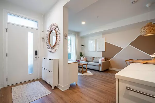 2035 Glenaire DR #103 North Vancouver, BC V7P 1Y2