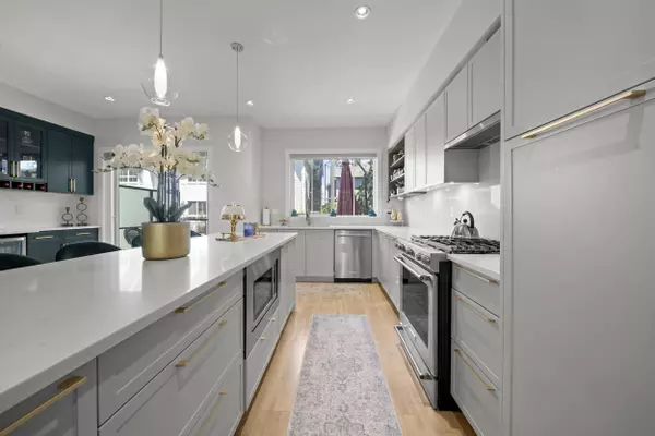 Surrey, BC V3S 0C7,2828 156 ST #7