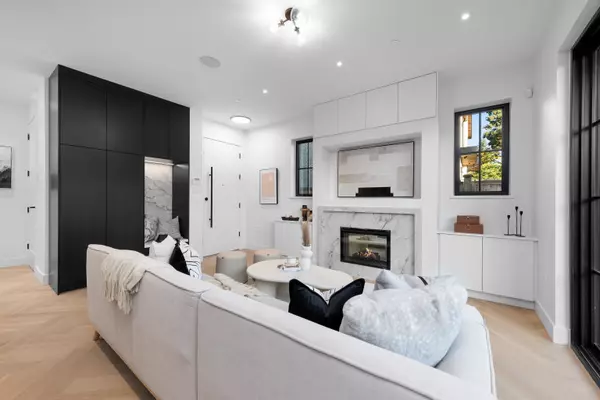 240 E 37th AVE #2 Vancouver, BC V5W 1E6