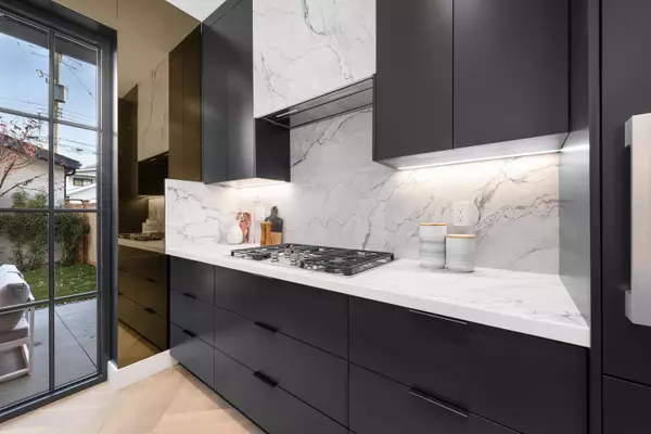 240 E 37th AVE #2 Vancouver, BC V5W 1E6